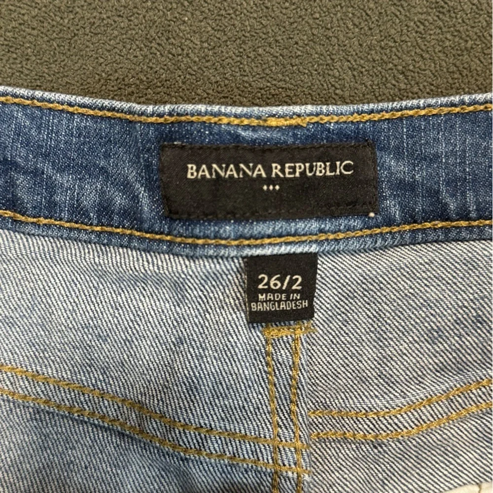 Banana Republic Blue Jean Shorts with Rolled Cuffs - Picture 4 of 6